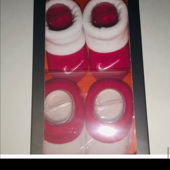 New Nike Red White Infant Booties 0-6 Month 2 Pair - Picture 8 of 16